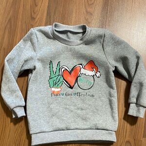✨8/$10. Christmas Sweatshirt with Peace Love Design. 4T